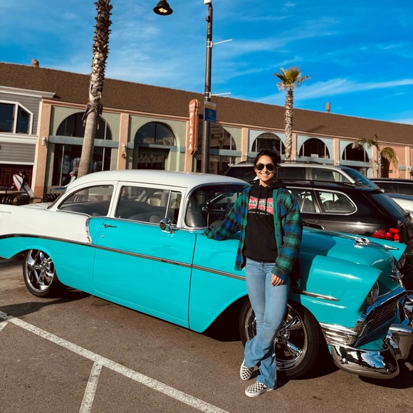 Meet your Posh Friend Lizzie!!! - Picture 5 of 11